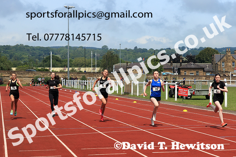 Girls 200 metres, 2025 Northumberland Schools Track and Fields, Wentworth, Hexham. Photo: David T. Hewitson/Sports for All Pics